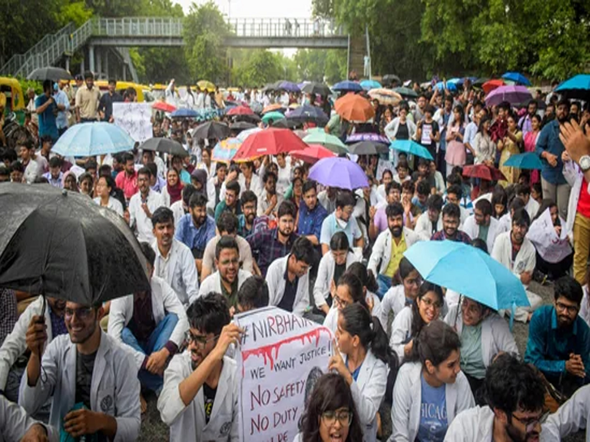 Kolkata Rape Case: कोलकाता में क्यों भूख हड़ताल करना चाहते हैं डॉक्टर? जानें मामला Kolkata Rape Case: कोलकाता में क्यों भूख हड़ताल करना चाहते हैं डॉक्टर? जानें मामला