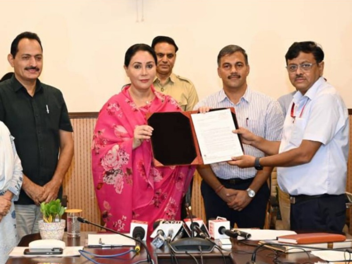Jaipur News:हुडको से आरटीडीसी ने किया 415 करोड़ का करार, उपमुख्यमंत्री दिया कुमारी और पर्यटन सचिव रवि जैन रहे मौजूद Jaipur News:हुडको से आरटीडीसी ने किया 415 करोड़ का करार, उपमुख्यमंत्री दिया कुमारी और पर्यटन सचिव रवि जैन रहे मौजूद