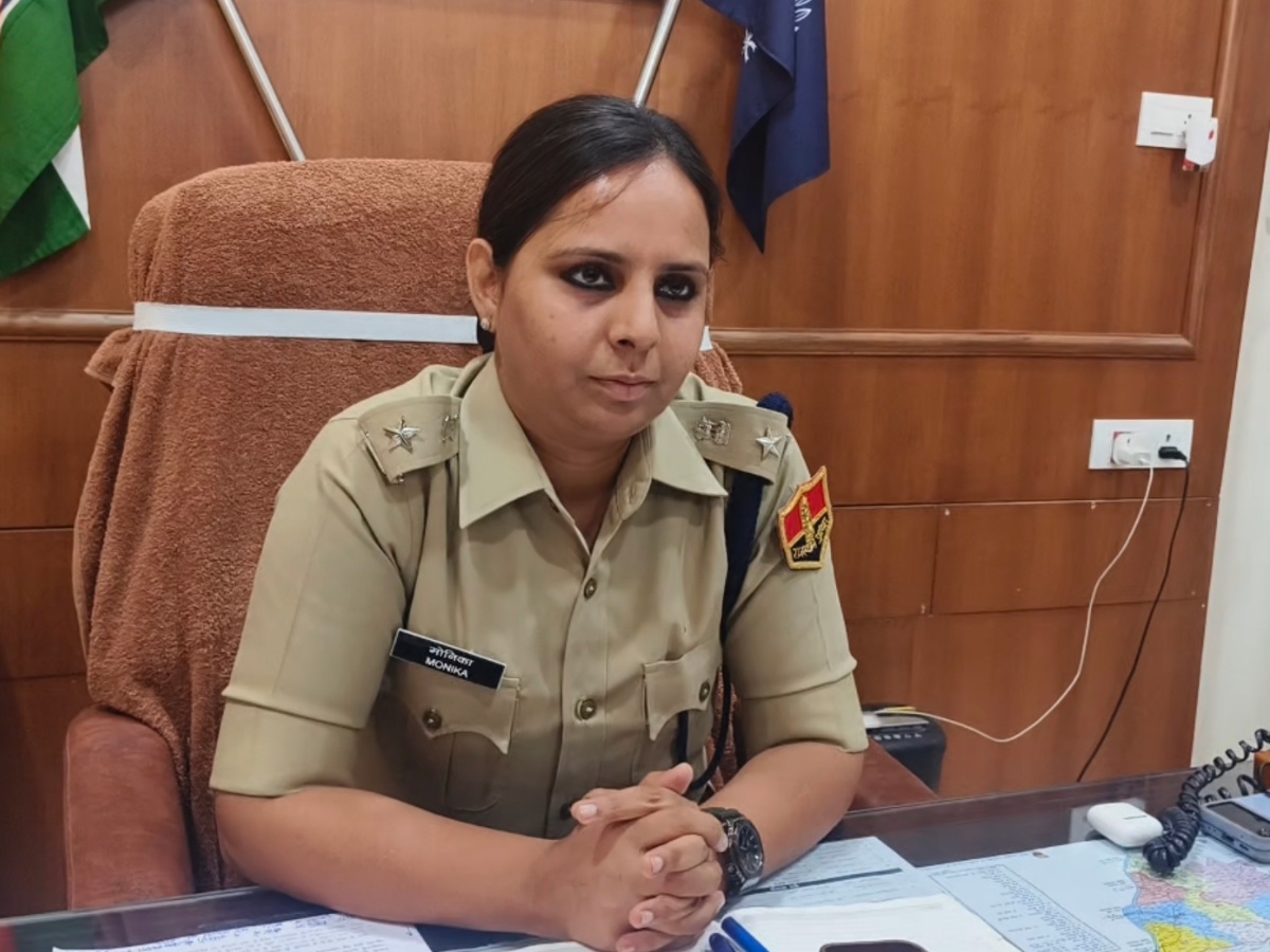 Dungarpur News:एसपी मोनिका सैन ने 8 थानाधिकारियों का किया ट्रांसफर Dungarpur News:एसपी मोनिका सैन ने 8 थानाधिकारियों का किया ट्रांसफर