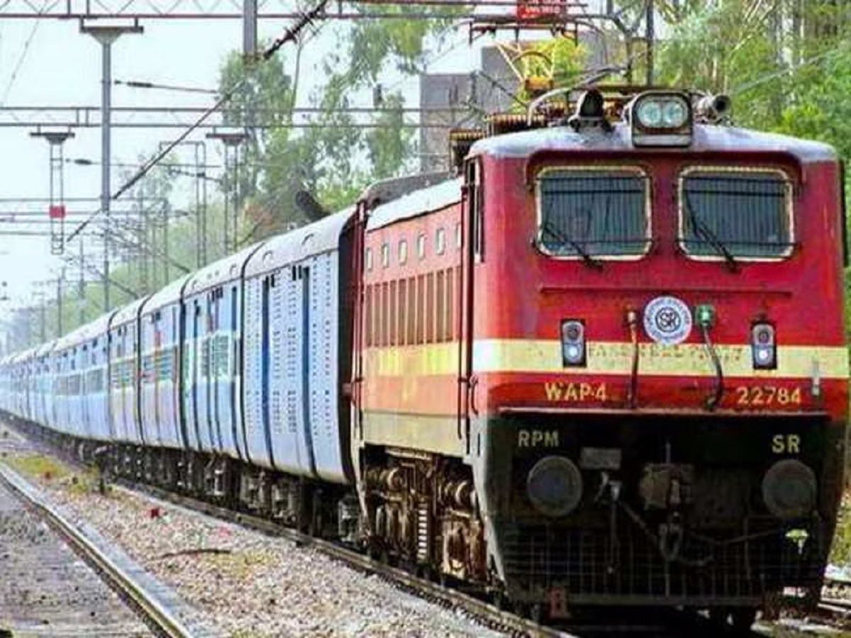 Festival Special Trains: त्योहार में घर जाने वाले यात्रियों के सुविधा के लिए भारतीय रेलवे चला रही ये स्पेशल ट्रेनें, जानें यहां रूट और टाइमिंग Festival Special Trains: त्योहार में घर जाने वाले यात्रियों के सुविधा के लिए भारतीय रेलवे चला रही ये स्पेशल ट्रेनें, जानें यहां रूट और टाइमिंग