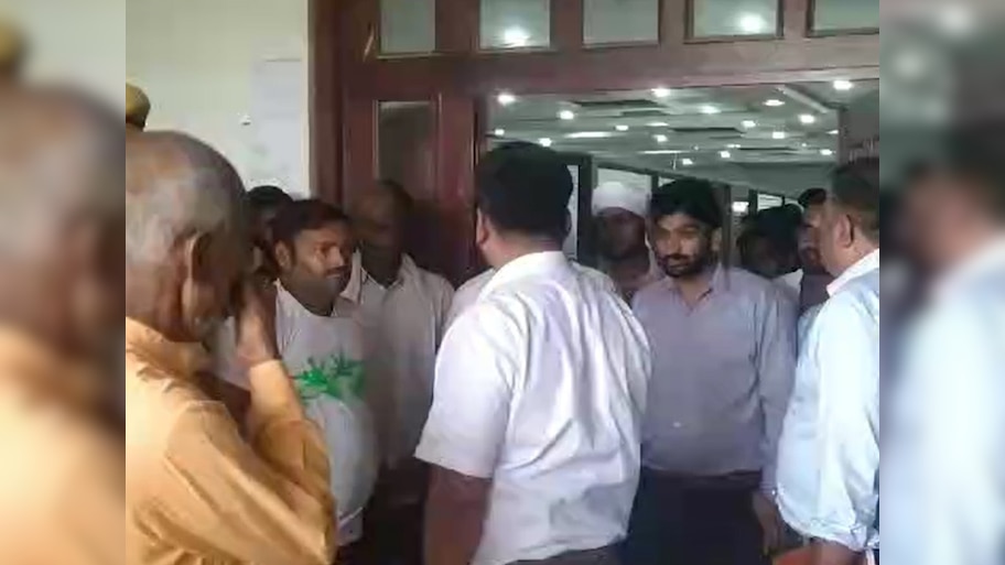 Dholpur News: जिला कलेक्टर श्रीनिधि बीटी औचक निरीक्षण करने नगर परिषद कार्यालय पहुंचें