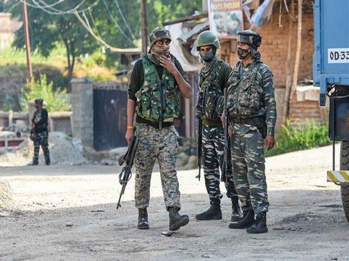 Army Soldier Deadbody: जंगल में मिली सैनिक हिलाल अहमद की लाश, शरीर में लगी थी कई गोलियां Army Soldier Deadbody: जंगल में मिली सैनिक हिलाल अहमद की लाश, शरीर में लगी थी कई गोलियां