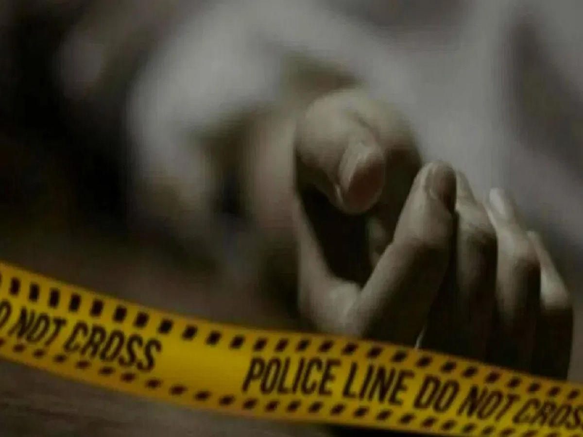 Rajasthan Crime: डूंगरपुर में पिता ने 3 साल के बेटे की हत्या, फिर खुद भी फंदे से झूलकर दी जान Rajasthan Crime: डूंगरपुर में पिता ने 3 साल के बेटे की हत्या, फिर खुद भी फंदे से झूलकर दी जान