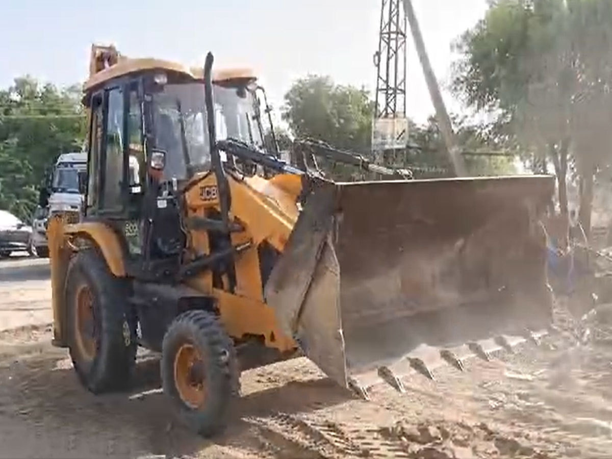 Jaisalmer में वक्फ बोर्ड की जमीन पर पहली बार चला पीला पंजा, भारी संख्या में पुलिस जाब्ता तैनात