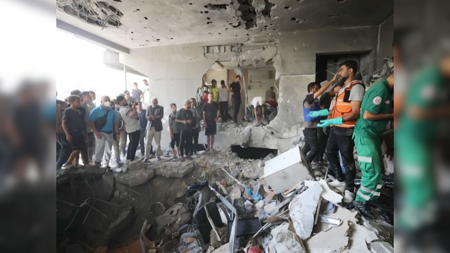 Gaza War Update: इजरायल ने की स्कूल पर भीषण बमबारी, चारों तरफ बिखरी लाशें