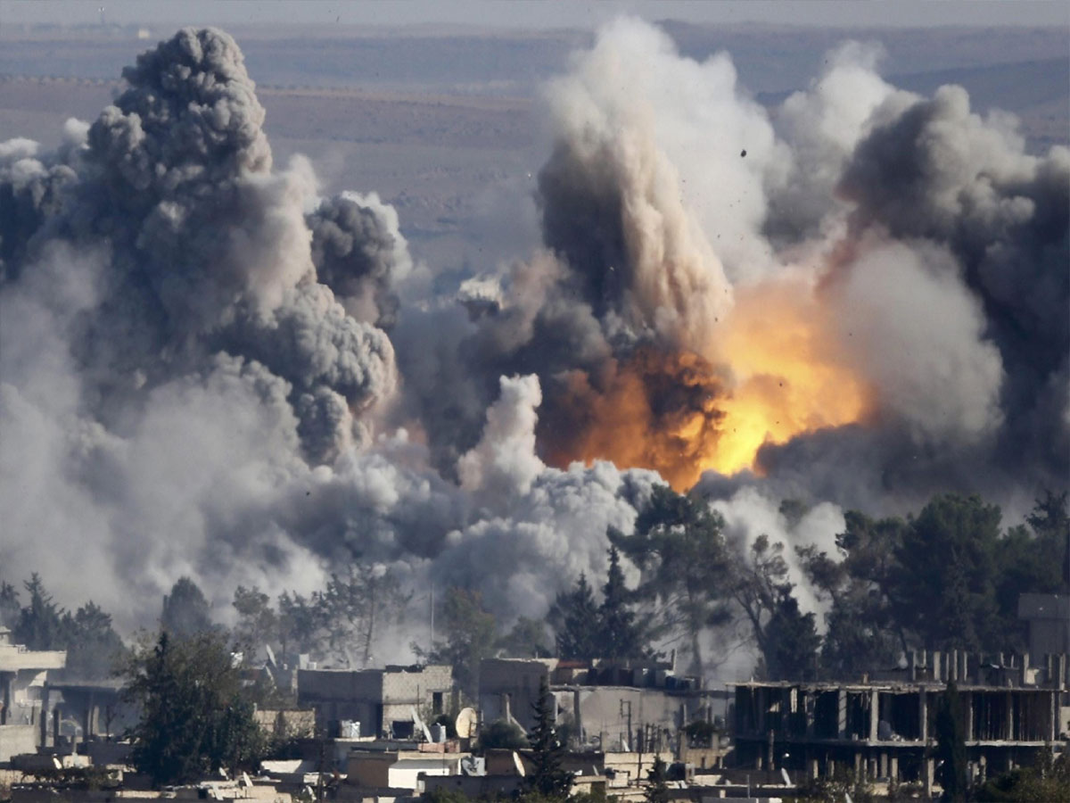 Israel Attack on Lebanon: चारों तरफ बिखरी लाशें, इजरायल ने हॉस्पिटल पर की भीषण बमबारी Israel Attack on Lebanon: चारों तरफ बिखरी लाशें, इजरायल ने हॉस्पिटल पर की भीषण बमबारी
