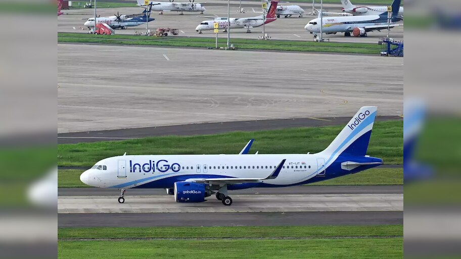 Delhi-Chennai Flight में महिला के साथ छेड़-छाड़; पीछे बैठा शख्स कर रहा था टच