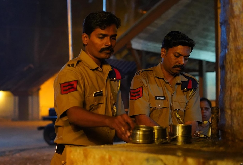 कहानी ऐसी, आखिरी तक नहीं हिल पाएंगे