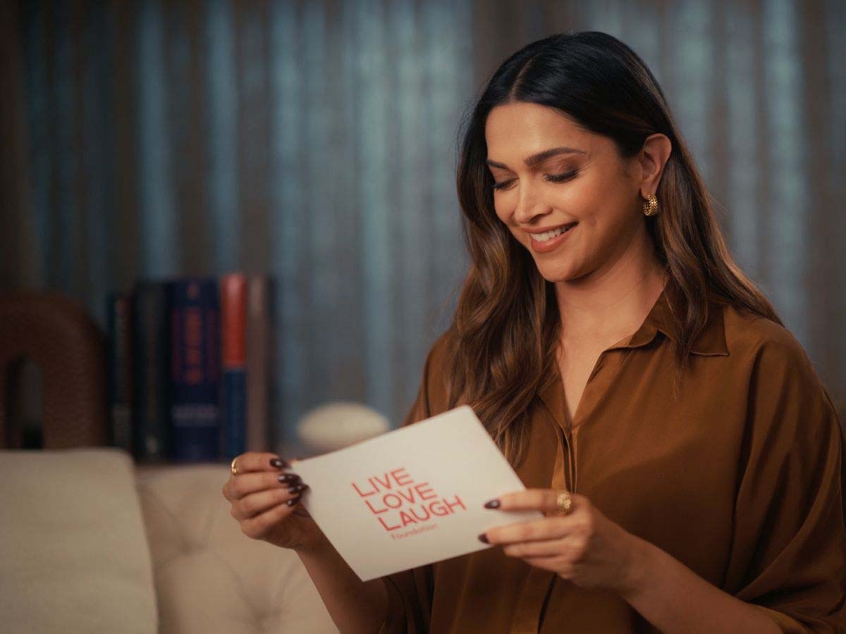 https://hindi.cdn.zeenews.com/hindi/sites/default/files/2024/10/11/3313326-deepika-padukone.jpg?im=FitAndFill=(1200,900)