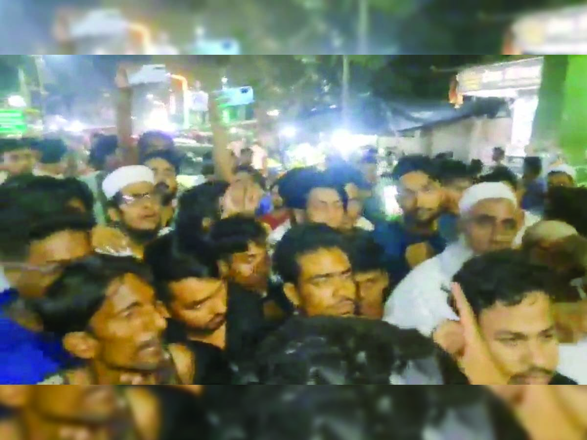 UP News: बहराइच के नानपारा में मुसलमानों ने लगाए आपत्तिजनक नारे; 1000 लोगों के खिलाफ FIR दर्ज UP News: बहराइच के नानपारा में मुसलमानों ने लगाए आपत्तिजनक नारे; 1000 लोगों के खिलाफ FIR दर्ज