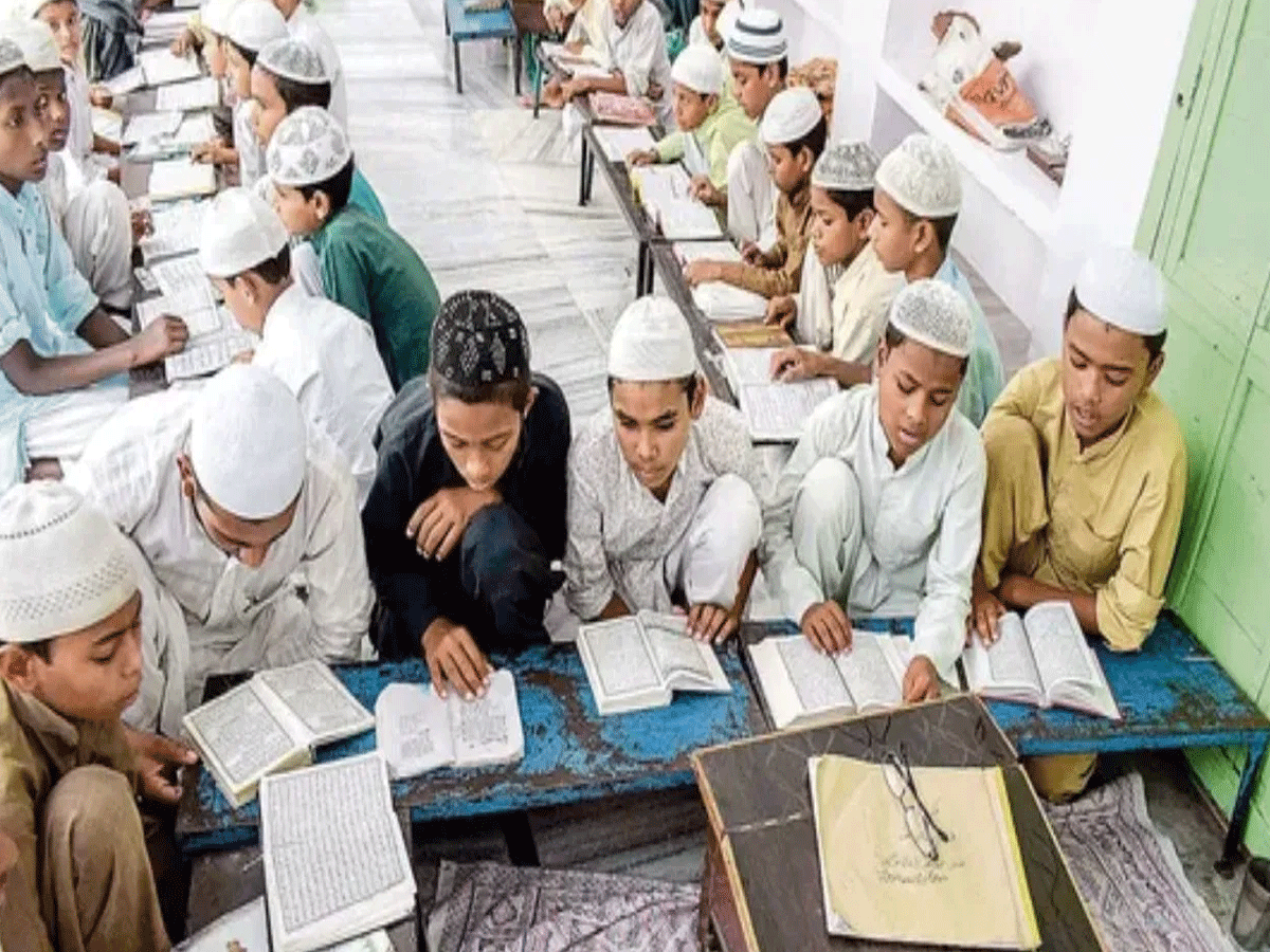 NCPCR के मदरसों की फंडिंग रोकने के प्रस्ताव में बवाल; BJP की दोहरी नीति पर सवाल ? NCPCR के मदरसों की फंडिंग रोकने के प्रस्ताव में बवाल; BJP की दोहरी नीति पर सवाल ?