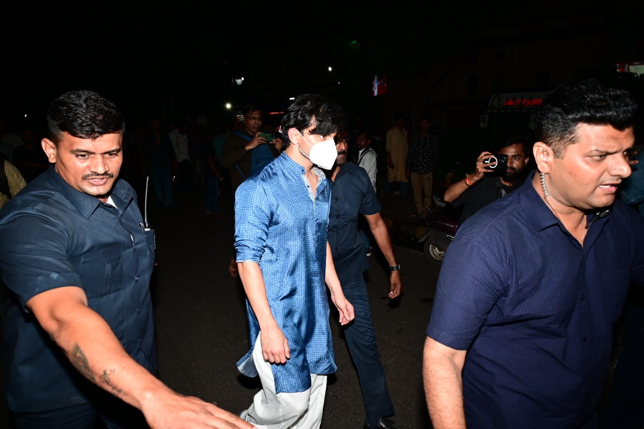 वीर पहाड़िया भी पहुंचे अस्पताल