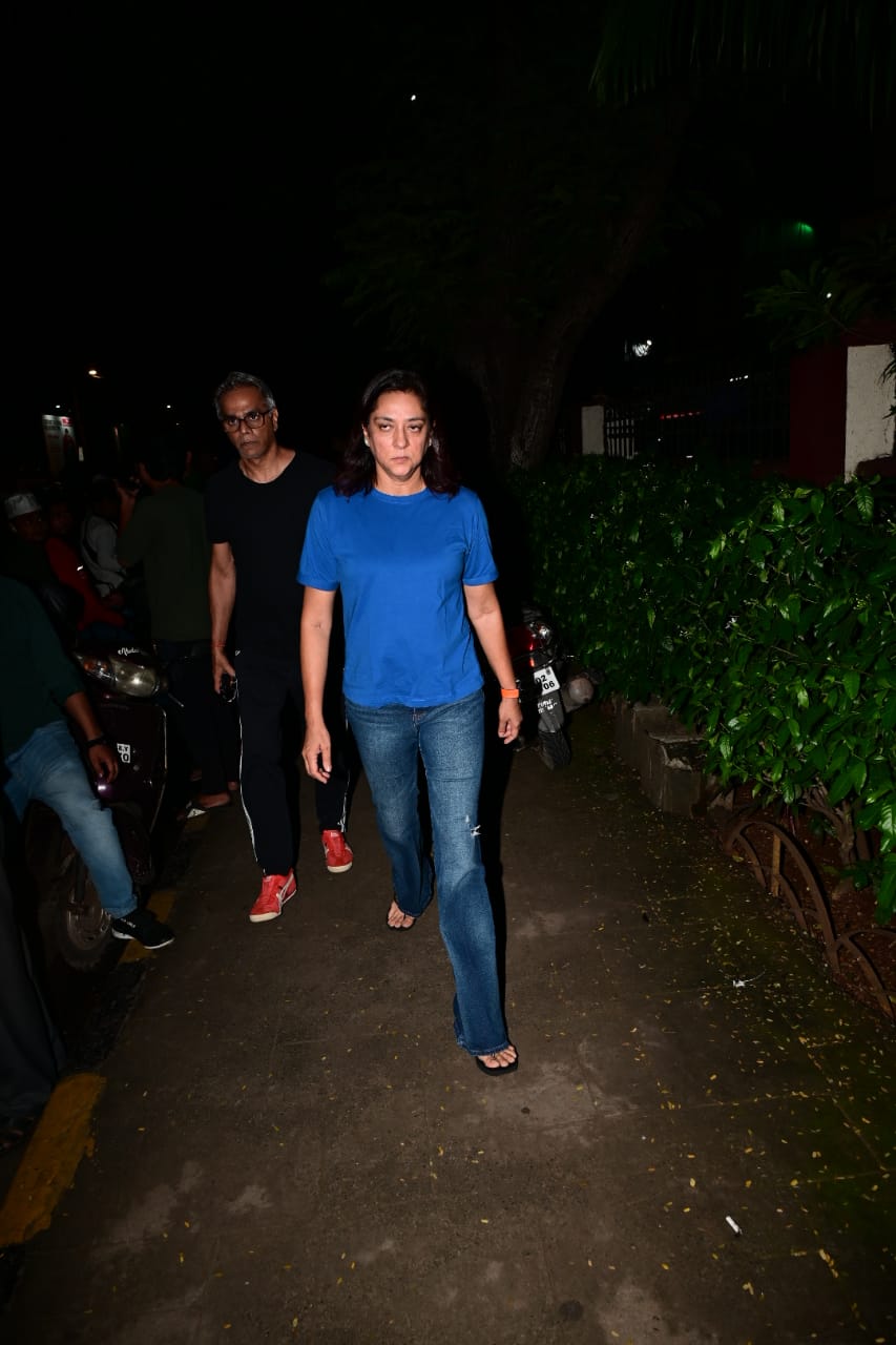 संजय दत्त की बहन प्रिया दत्त भी पहुंची अस्पताल