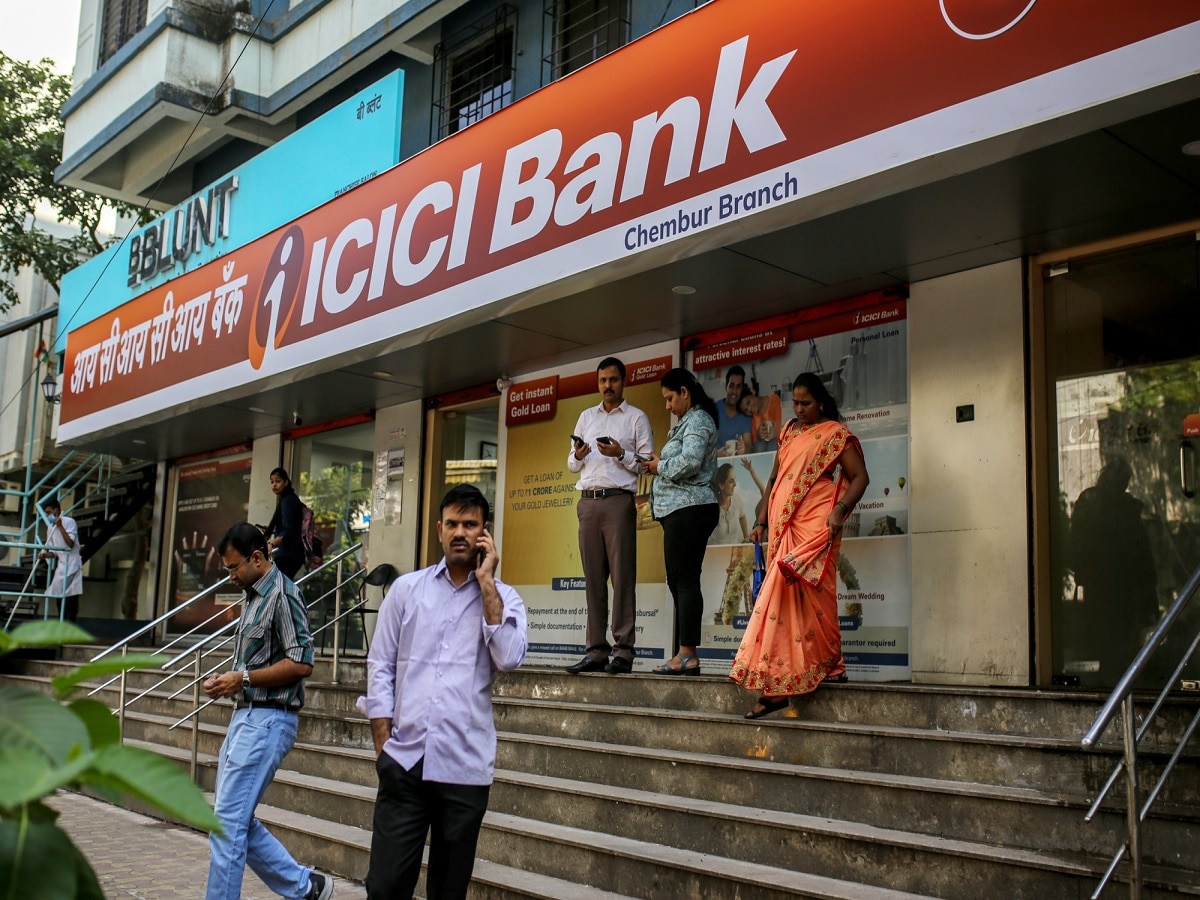  एक साल में दूसरी बार दिया झटका, ICICI Bank ने क्रेडिट कार्ड धारकों से छीन लिए ये लाभ, 15 नवंबर से बदले नियम 