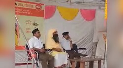 विजयदशमी के मौके पर राष्ट्रीय स्वयंसेवक संघ के सदस्यों ने पथ संचलन निकाला