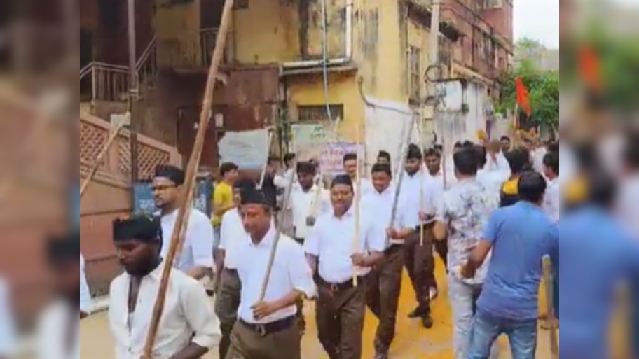 Bari News: विजयादशमी पर आरएसएस का पथ संचलन, संघ के 99 वर्ष पूरे, 100वें वर्ष में हर गांव में शाखा पहुंचाना लक्ष्य