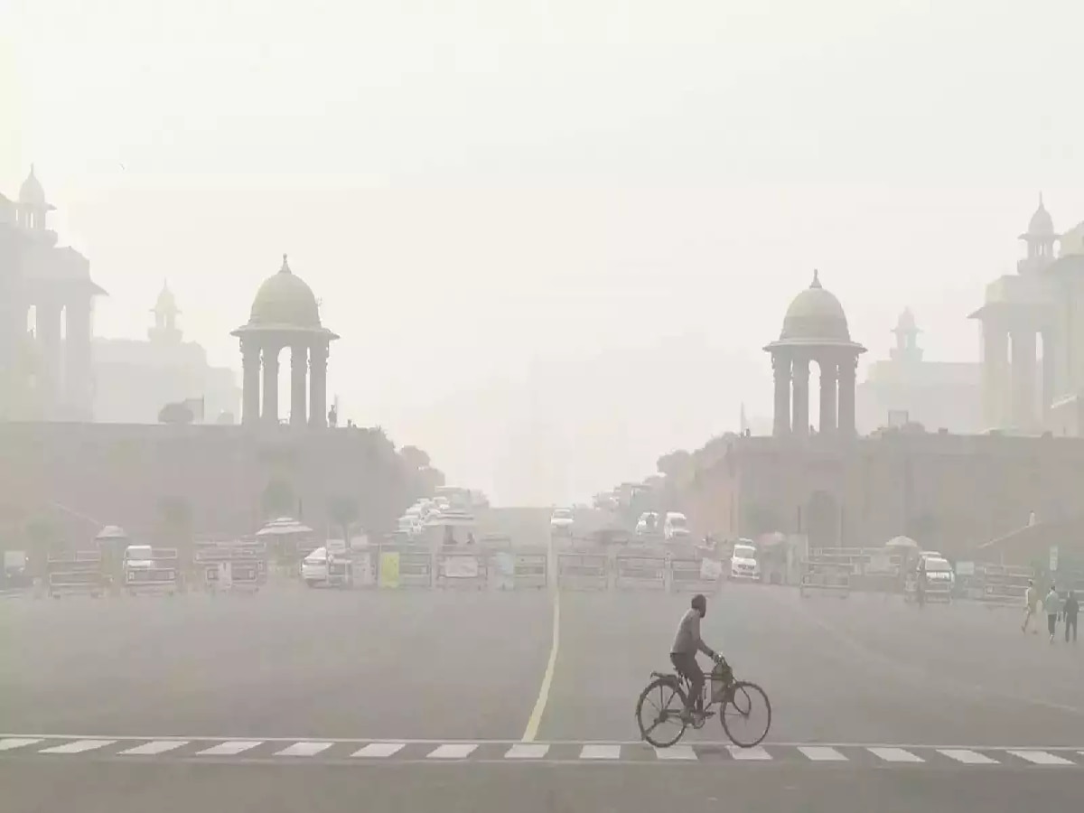 Pollution: नोएडा-गाजियाबाद में जहरीली हुई हवा! दिवाली से पहले ही प्रदूषण का छाया काला साया