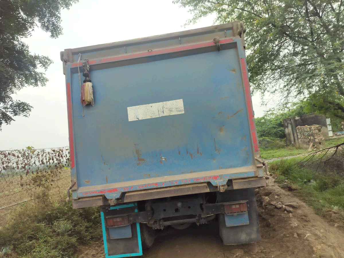 Sawai Madhopur News: अवैध बजरी परिवहन करते डंपर किया जब्त, चालक गिरफ्तार Sawai Madhopur News: अवैध बजरी परिवहन करते डंपर किया जब्त, चालक गिरफ्तार