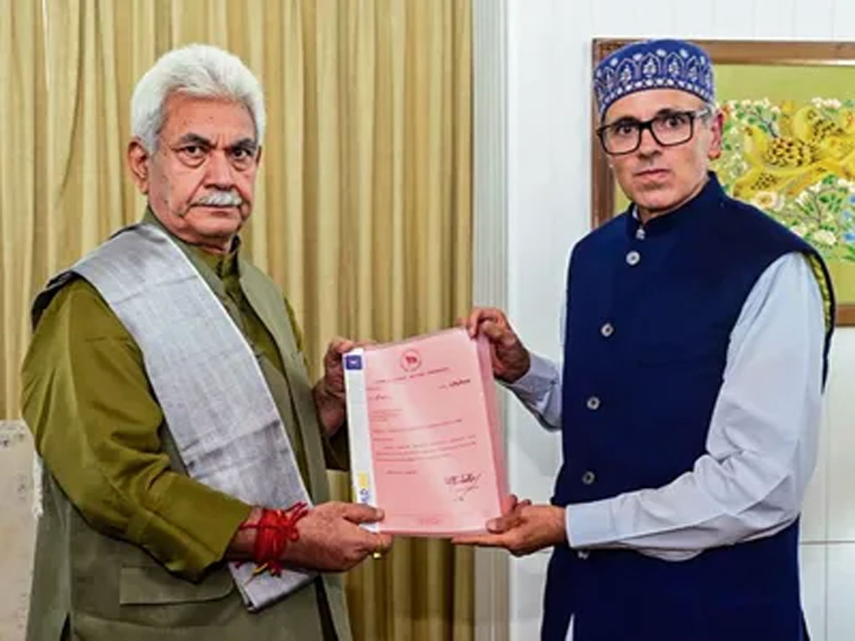 Jammu and Kashmir CM oath Ceremony: जम्मू-कश्मीर में कब होगा सीएम का शपथ ग्रहण, हो गया सब कुछ क्लियर Jammu and Kashmir CM oath Ceremony: जम्मू-कश्मीर में कब होगा सीएम का शपथ ग्रहण, हो गया सब कुछ क्लियर