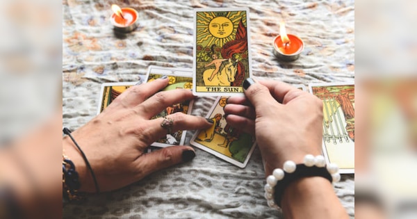 Tarot Rashifal: काम को गंभीरता से लें कुंभ राशि के लोग, इस राशि के रिलेशनशिप में आएंगे उतार-चढ़ाव