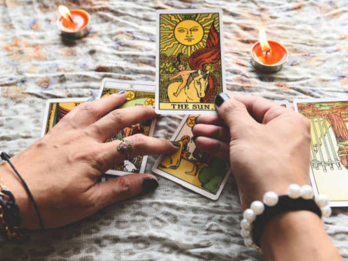 Tarot Rashifal: काम को गंभीरता से लें कुंभ राशि के लोग, इस राशि के रिलेशनशिप में आएंगे उतार-चढ़ाव
