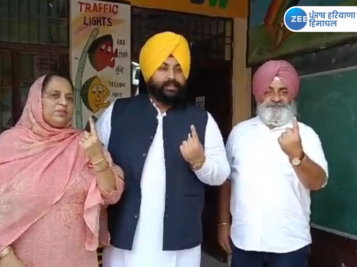 Panchayat Election 2024: ਕੈਬਨਿਟ ਮੰਤਰੀ ਹਰਜੋਤ ਸਿੰਘ ਬੈਂਸ ਨੇ ਮਾਤਾ ਤੇ ਪਿਤਾ ਨਾਲ ਆਪਣੇ ਜੱਦੀ ਪਿੰਡ ਗੰਭੀਰਪੁਰ ਵਿਖੇ ਪਾਈ ਆਪਣੀ ਵੋਟ