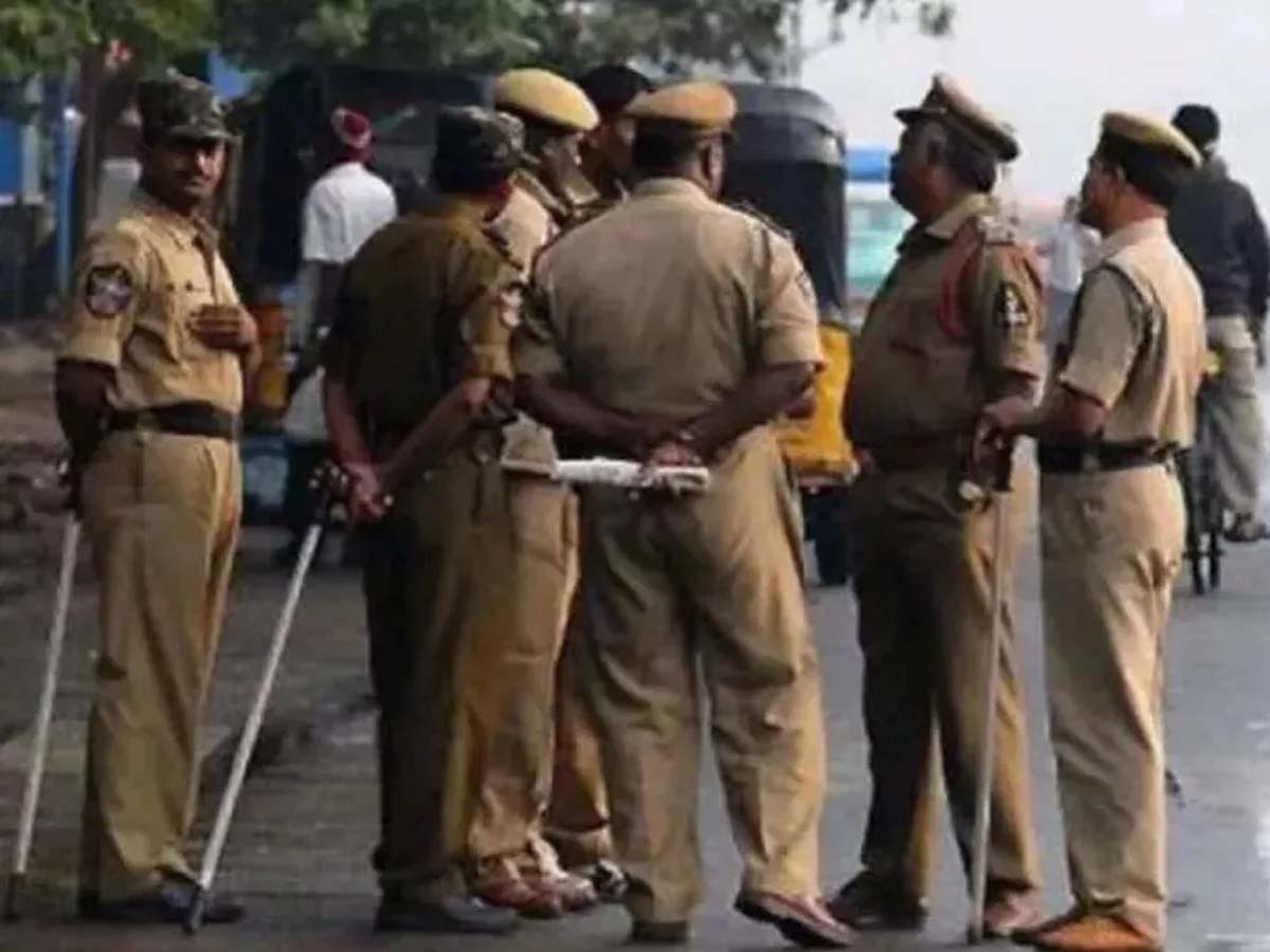 Bahraich violence: बहराइच मामले में आया नया मोड़; पुलिस अफसरों के खिलाफ एक्शन