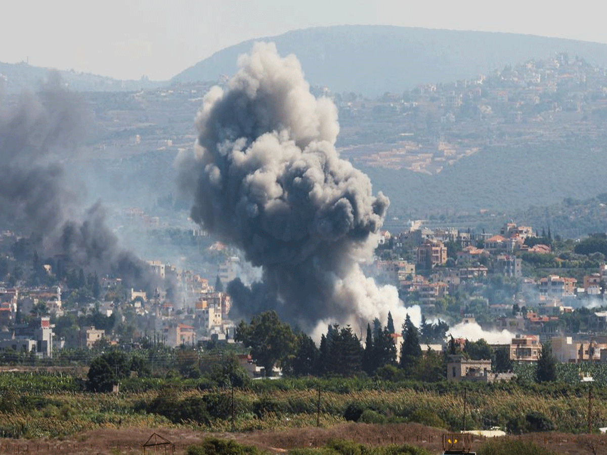 इसराइली सैनिकों ने लेबनान पर फिर की बमों की बारिश, 25 लोगों की मौत, कई घायल इसराइली सैनिकों ने लेबनान पर फिर की बमों की बारिश, 25 लोगों की मौत, कई घायल