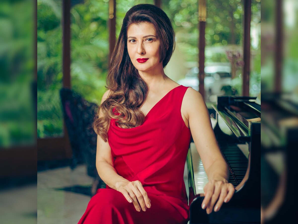 64 Years Old Famous Actress Sangeeta Bijlani Look Stunningly Beautiful