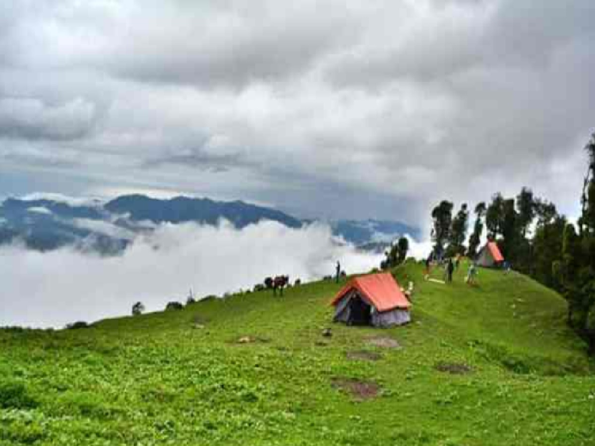 Nagtibba hill station is best trekking place for tourist in uttarakhand in winter | Nagtibba: हिमालय की इस चोटी पर सूर्योदय-सूर्यास्त का दिलकश नजारा, ट्रेकिंग के लिए लगती है टूरिस्ट की लंबी लाइन | Hindi News, UPUK Trending News