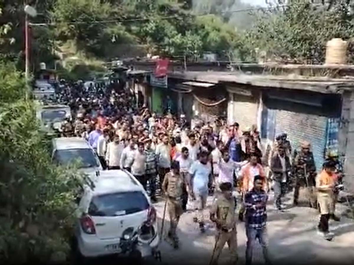 UK News: चमोली में 15 मुस्लिम परिवारों को दिया गया अल्टीमेटम; कहा इस तारीख तक छोड़ दें इलाका UK News: चमोली में 15 मुस्लिम परिवारों को दिया गया अल्टीमेटम; कहा इस तारीख तक छोड़ दें इलाका