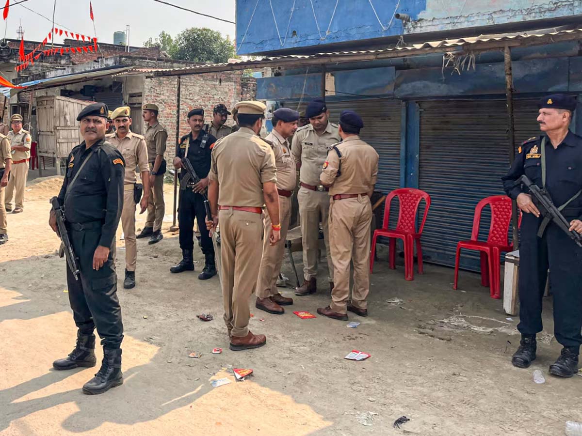 Bahraich Violence: मुल्जिमों के घर पर बुल्डोजर एक्शन से नाराज मुस्लिम समाज; पढ़ें क्या बोले? Bahraich Violence: मुल्जिमों के घर पर बुल्डोजर एक्शन से नाराज मुस्लिम समाज; पढ़ें क्या बोले?