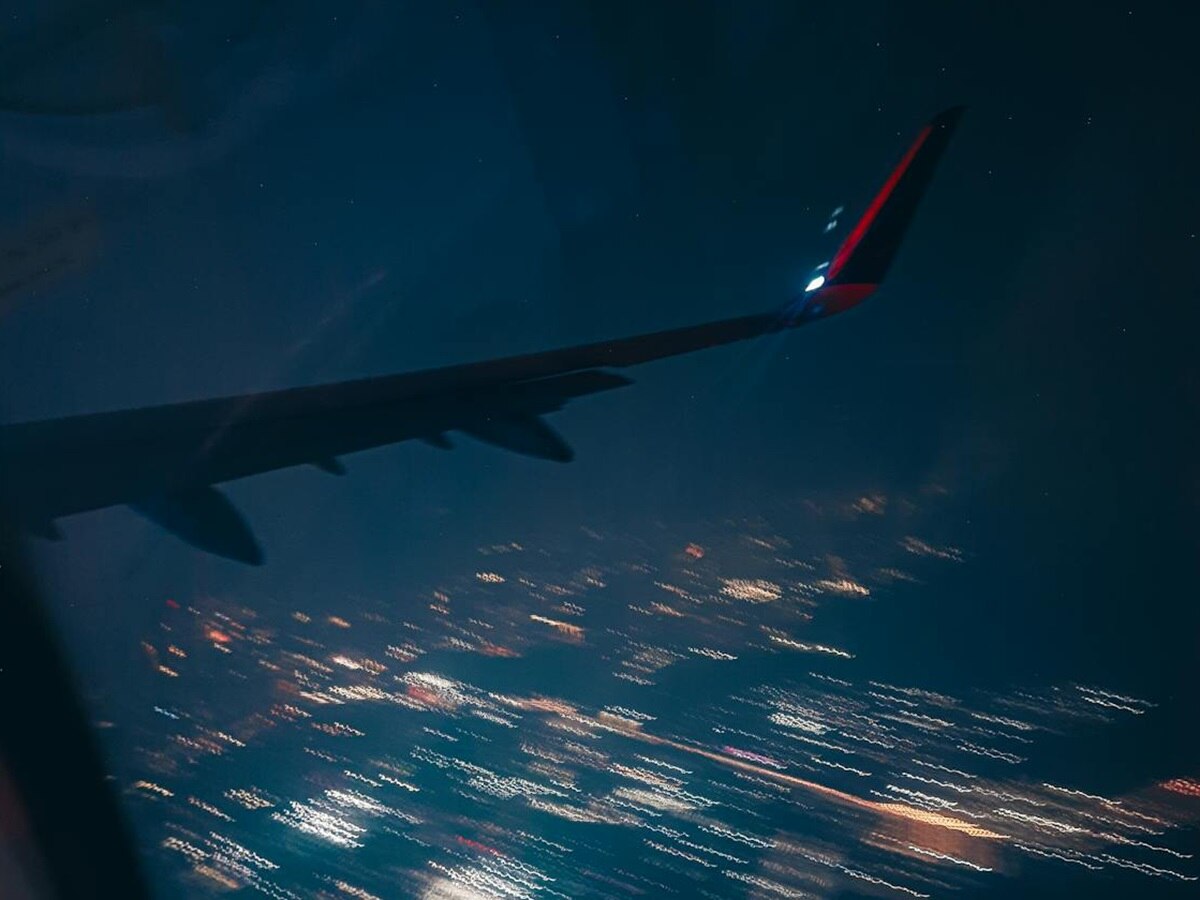 Blinking Lights of airplanes Why do airplanes have blinking lights