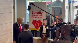 Trump McDonald's Video: ਡੋਨਾਲਡ ਟਰੰਪ ਨੇ ਮੈਕਡੋਨਲਡਜ਼ ਰੈਸਟੋਰੈਂਟ ਪਹੁੰਚ ਕੇ ਵੇਚੇ ਫਰੈਂਚ ਫਰਾਈਜ਼