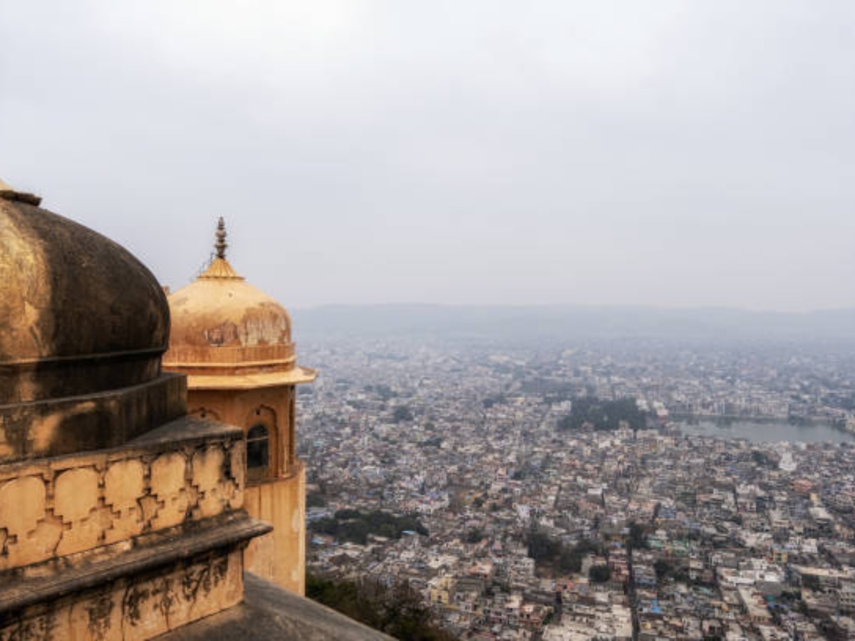 Rajasthan Weather Update: पिंक सिटी से लेकर उदयपुर-जोधपुर में गुलाबी ठंड ने दी दस्तक, IMD ने जारी किया बारिश का अलर्ट 