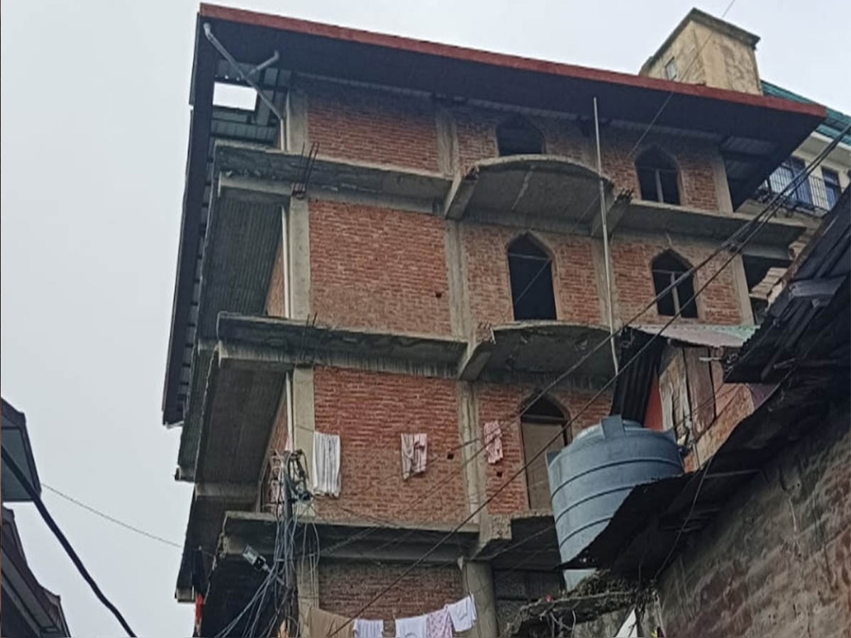 Sanjauli Mosque: संजौली मस्जिद को तोड़ने का काम हुआ शुरू, पुलिस बल तैनात