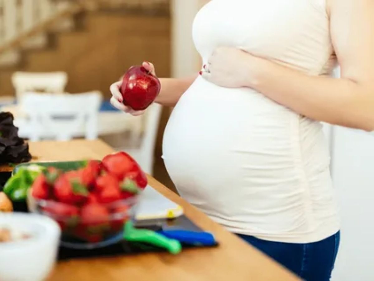 Pregnancy Tips: प्रेग्नेंसी की प्लानिंग कर रहीं हैं? इन 4 चीजों से आज ही करें तौबा, नहीं तो बिगड़ सकता है मामला!