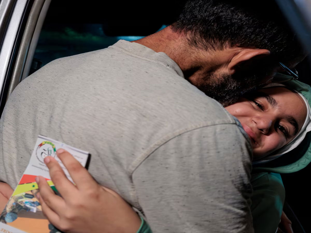 Hugging Rules New Zealand Airport hug kiss rules Dunedin note hug time 3 minutes ...