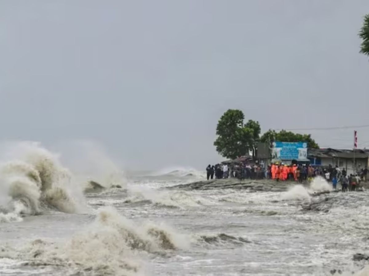 Cyclone Dana: ଦାନା ପାଇଁ ୧୪ ଜିଲ୍ଲାରକୁ ଆର୍ଲଟ ଜାରି, ଭୀଷଣ ରୂପ ନେଇ ସ୍ଥଳଭାଗ ଛୁଇଁବ ଦାନା