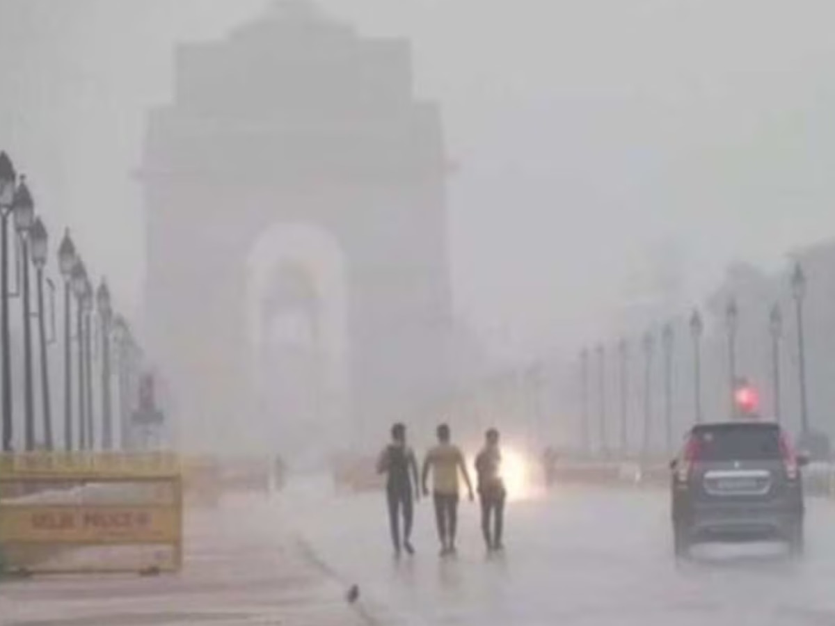 Delhi Pollution: दिल्ली में छाई धुंध की चादर, राजधानी सहित पूरे NCR में AQI 300 के पार! लोगों की बढ़ी मुश्किलें