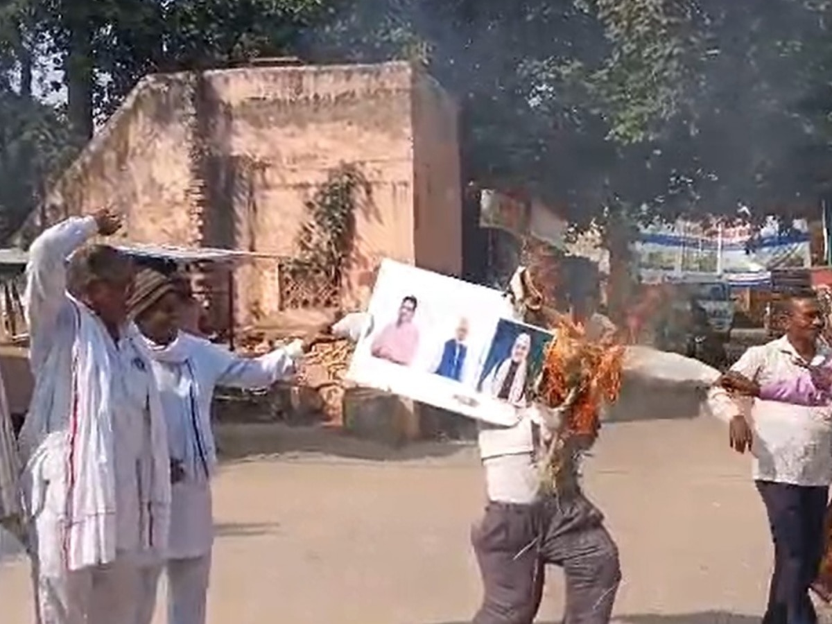 Karauli News: चिटफंड कंपनियों के खिलाफ बनाए गए कानून को लागू करने की मांग को लेकर हुआ प्रदर्शन