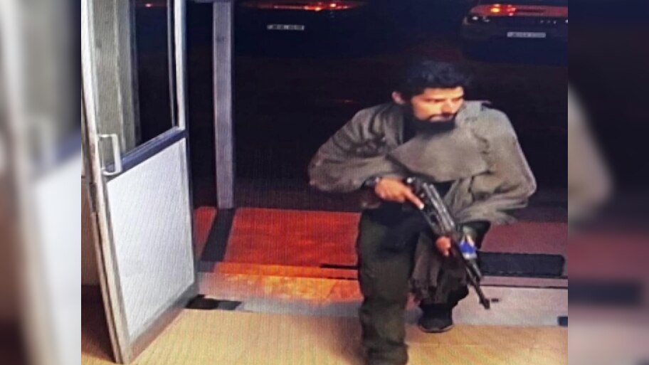 Ganderbal CCTV:  क्या फेक है गांदरबल में हुए हमले का वीडियो? कैंप में घुसते दिख रहे हैं आतंकी