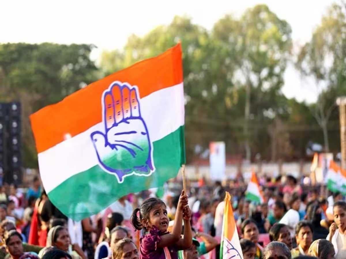 UP By-Election 2024: फूलपुर में चुनाव लड़ने पर अड़े कांग्रेस जिलाध्यक्ष! नामांकन पर्चा खरीदकर आलाकमान से मांगा सिंबल