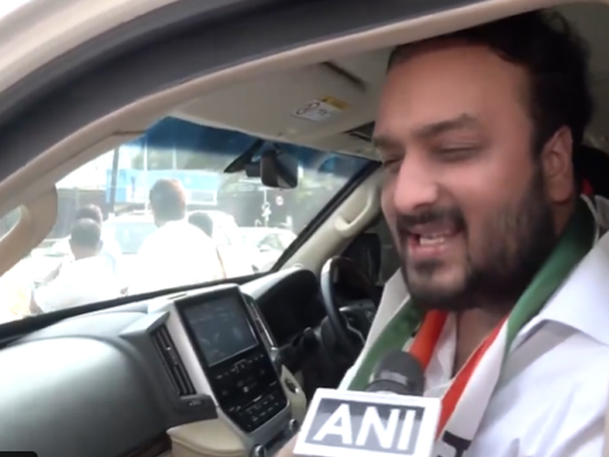 Baba Siddiqui के बेटे Zeeshan ने ज्वाइन की NCP; इस सीट से लड़ेंगे चुनाव Baba Siddiqui के बेटे Zeeshan ने ज्वाइन की NCP; इस सीट से लड़ेंगे चुनाव