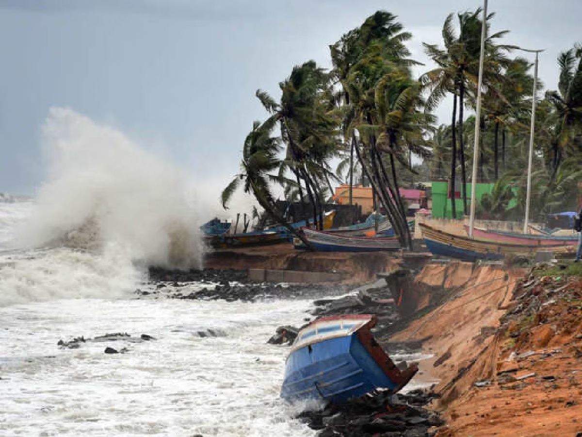 Cyclone Dana: झारखंड में चक्रवाती तूफान 'दाना' का असर, कई इलाकों में तेज बारिश, कोल्हान प्रमंडल में स्कूल बंद