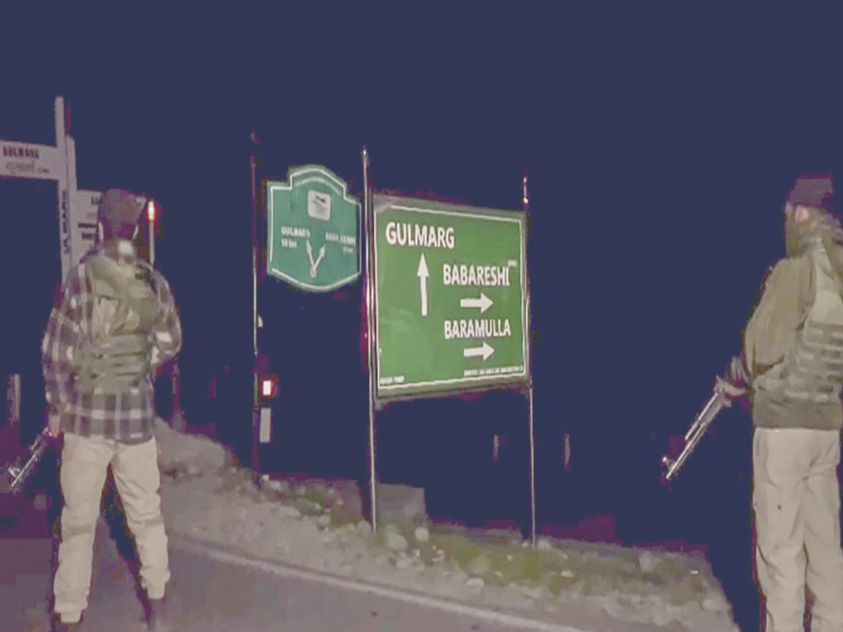 Gulmarg Terror Attack: जम्मू-कश्मीर में आतंकी हमले में मरने वालों की तादाद बढ़ी, अब तक तीन जवान शहीद Gulmarg Terror Attack: जम्मू-कश्मीर में आतंकी हमले में मरने वालों की तादाद बढ़ी, अब तक तीन जवान शहीद