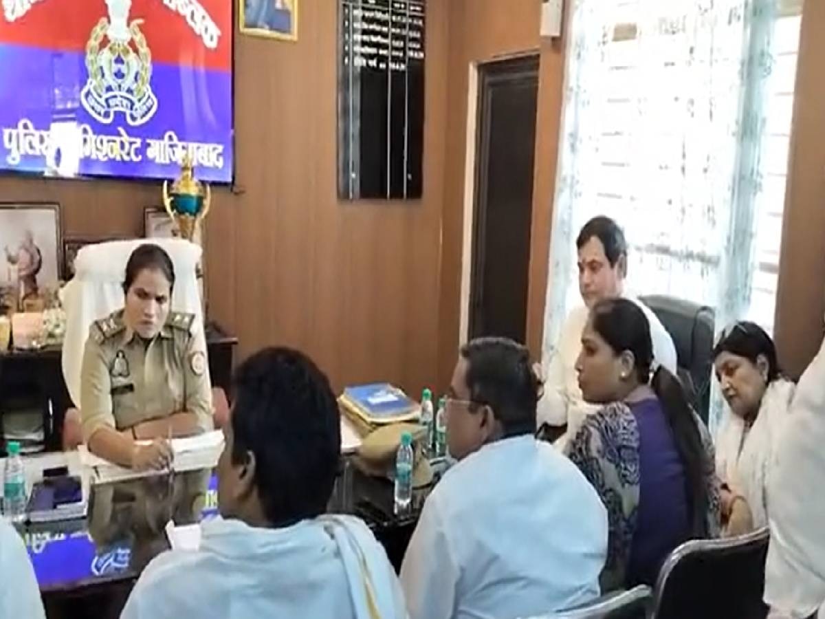 Ghaziabad News: 'जय श्री राम' बुलवाने के विवाद में नया मोड़, विधायक बोले- पुलिस मांगी रिश्वत