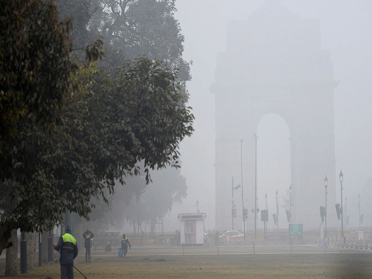 Weather Update: ये कैसा मौसम? दो दिन बाद अचानक दिल्ली की हवा फिर 'जहरीली', सुबह 400 के नजदीक पहुंचा AQI