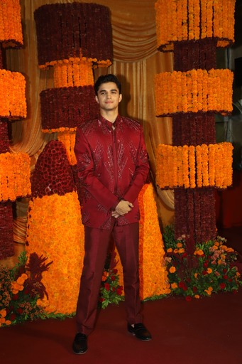 एथनिक लुक में अभय वर्मा