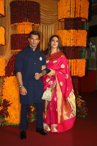 पति करण के साथ दिखीं बिपाशा